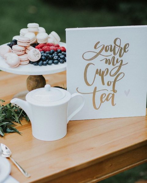 Who is your cup of tea? Be sure to let them know on #NationalTeaDay ☕✨☕✨
📸 Monique Serra Photography ✍️ Clink &amp; Kiss