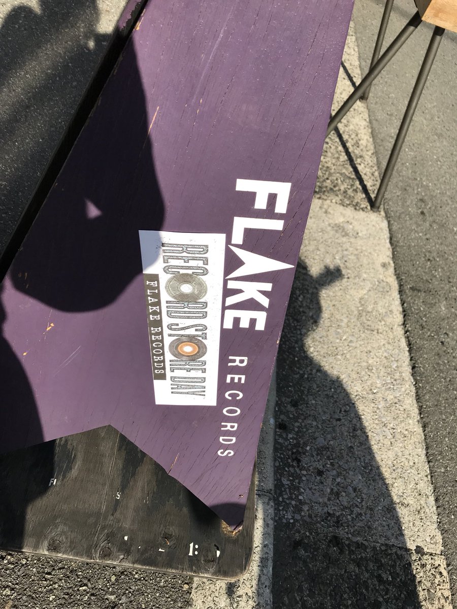 azalea_quartet's tweet image. 今日はFLAKEから北上して天満で〆。まあRSDの雰囲気だけはなんとなーく。

1件看板撮り忘れたけどお察しください。#flakerecords #fastcut #alfforecords #RecordStoreDay #RSD2018