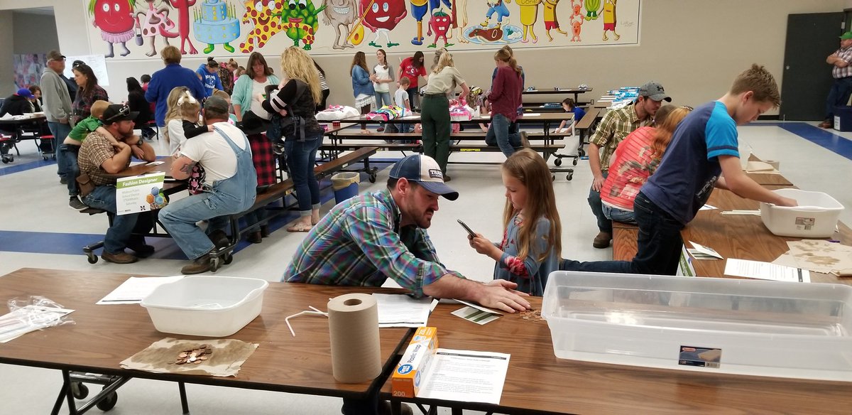 mustangsMSD's tweet image. Great first STEAMtastic Saturday.  Thank you parents.  #SolutionSeekers