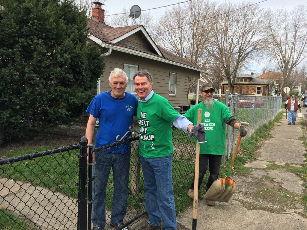 There’s no time for idle hands in Rivoli Park — neighbors are picking up trash, cleaning up streets, and enjoying a beautiful spring day on the near Eastside! #ItsMyCity #GreatIndyCleanUp