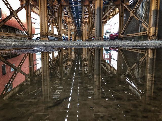 jonyag's tweet image. Under the L.
.
.
#chicago #ctabrownline #brownline #reflection #iphoneography ift.tt/2HhLiyJ