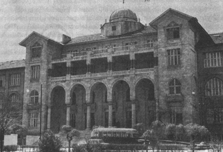 #GaziyeDokunma 
#GaziyiBölemezsiniz
#GaziyiBitiremezsiniz 
Cumhuriyet tarihinin en köklü üniversitesi olan ismini kurucusu olduğu Gazi Mustafa Kemal Atatürkden alan üniversitemizin bölünmesini istemiyoruz.
Üniversiteler bölünerek çoğalmaz.