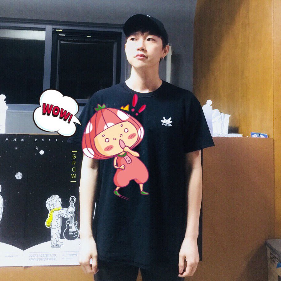 thevaneofficial's tweet photo. 더베인 Happy 2018 반팔티 프로토타입:)
블랙, 베이핑크 두가지 색으로 판매 예정입니다 ㅎㅎ
피팅모델로 수고해준 훈보채님🙌🏻 https://t.co/kWsEAUGOIF