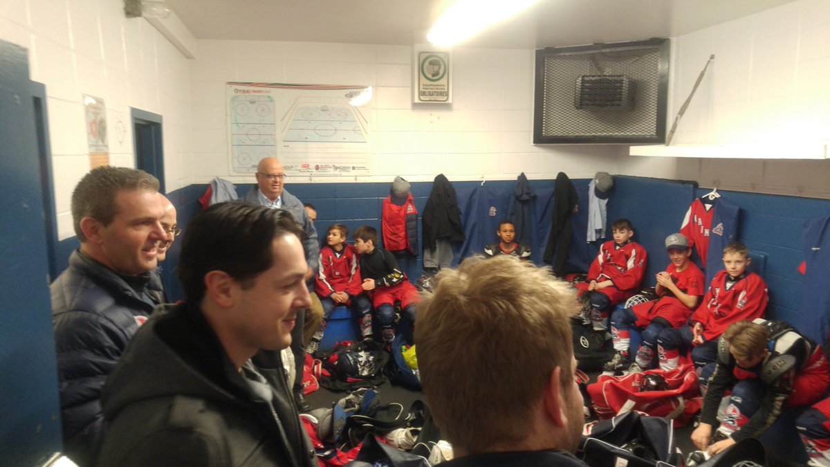 stefcold's tweet photo. Invité spécial lors de la préparation d'avant-match dans la categorie #atomeAA lors de la @CoupeDodgeM. Un gors merci a Daniel Briere. #coupedodge https://t.co/5AuJI6mrXR