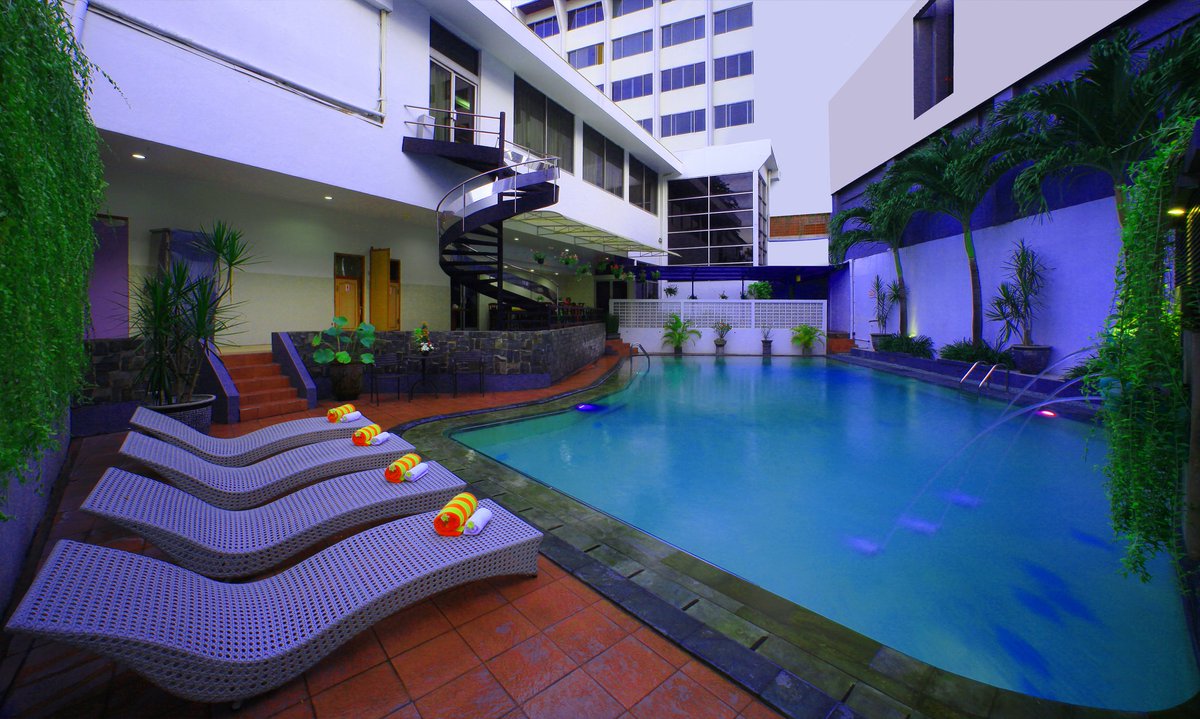 hig_idn's tweet photo. The pool with refreshing cold water is in front of you, what else are you waiting for? Let's jump into the water! Book a room at Grand Inna Tunjungan -> https://t.co/5pJ2KbZZX7

#HotelIndonesiaGroup #HoteldiSurabaya #Surabaya https://t.co/plDRD8OVc1