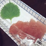 そこまでケチる？最近のスーパーに売っている刺身は「大葉」はただの絵になっているｗ