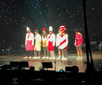 __WildRose___'s tweet photo. Jimin is a donut !!!!!!! A FREAKING PINK DONUT !!!! MY EYES HAVE BEEN BLESSED 🤣🤣🤣🤣🤣

@BTS_twt  #방탄소년단 #防弾少年団  #4thmusterDay4  #HappyEverAfter 
#jungkook #taehyung 
©猫头鹰的瓶子 https://t.co/4vqMd9kApM