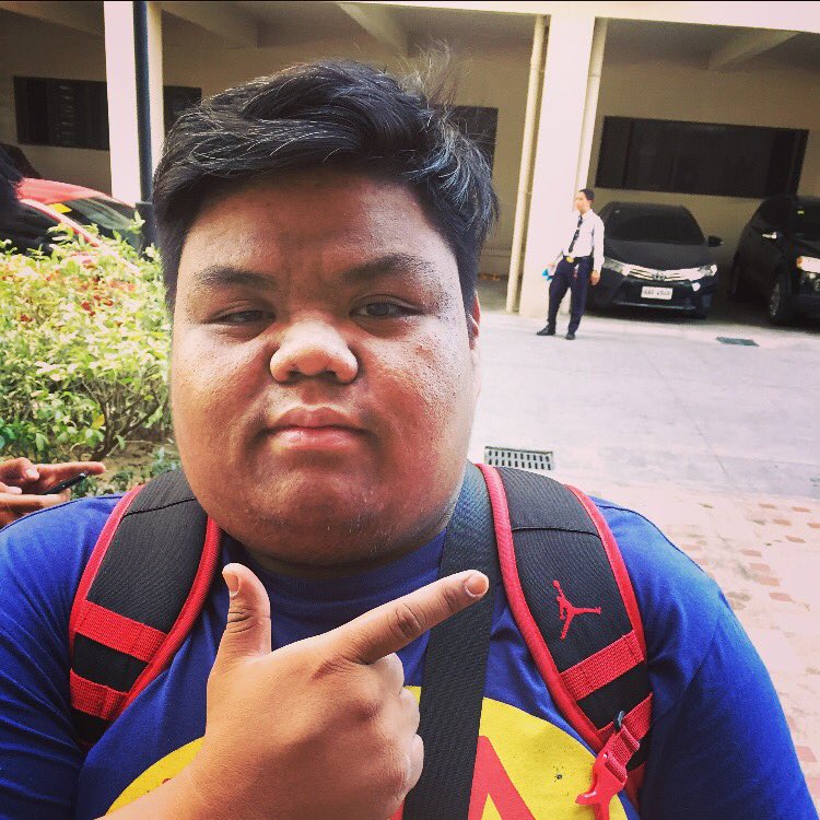 jeodane's tweet image. Gamitin ang kagwapuhan hindi sa panlilinlang sa kababaihan kundi sa pag-gabay sa kabataan. #NakikiusoLang #MalapitNaSKElections