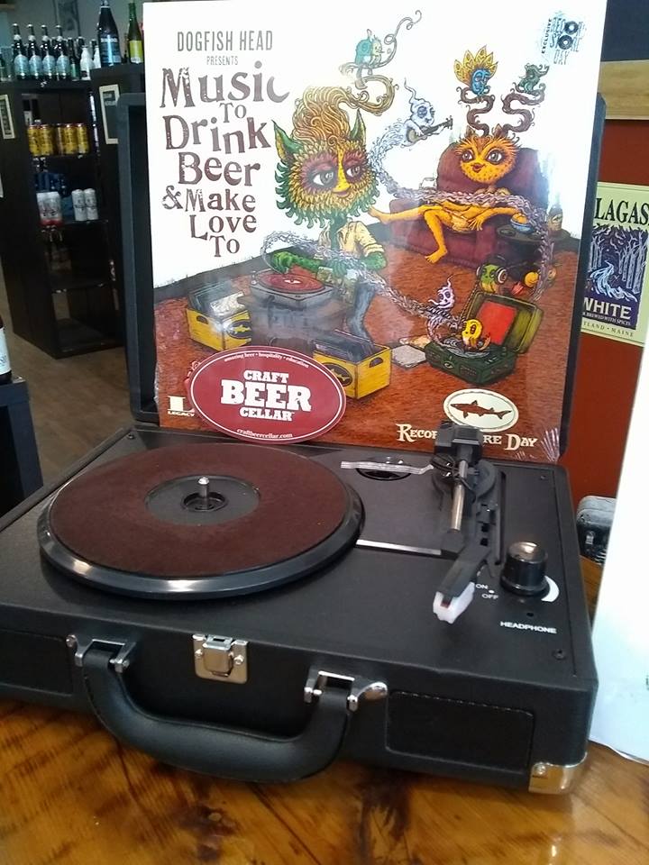 cbc_gardiner's tweet photo. People are already signing up for the raffle of this portable turntable and @dogfishbeer  compiled #vinylalbum! #RSD2018 #FreeStuff #DoYouFeelLucky https://t.co/vfIHI8D7us