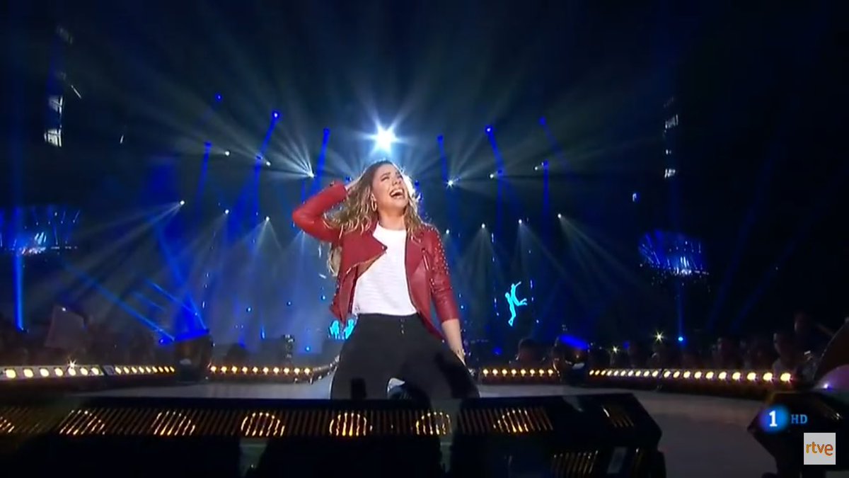 InvisibleMiriam's tweet photo. Javier Ambrossi “Tu mayor arma es tu generosidad con las emociones, si consigues juntar tu talento, con tu vida emocional serás la estrella que inspire a muchas mujeres...” #Hayalgoenmi #OtelConcierto @Miriam_ot2017 https://t.co/GT9EmSU7jR