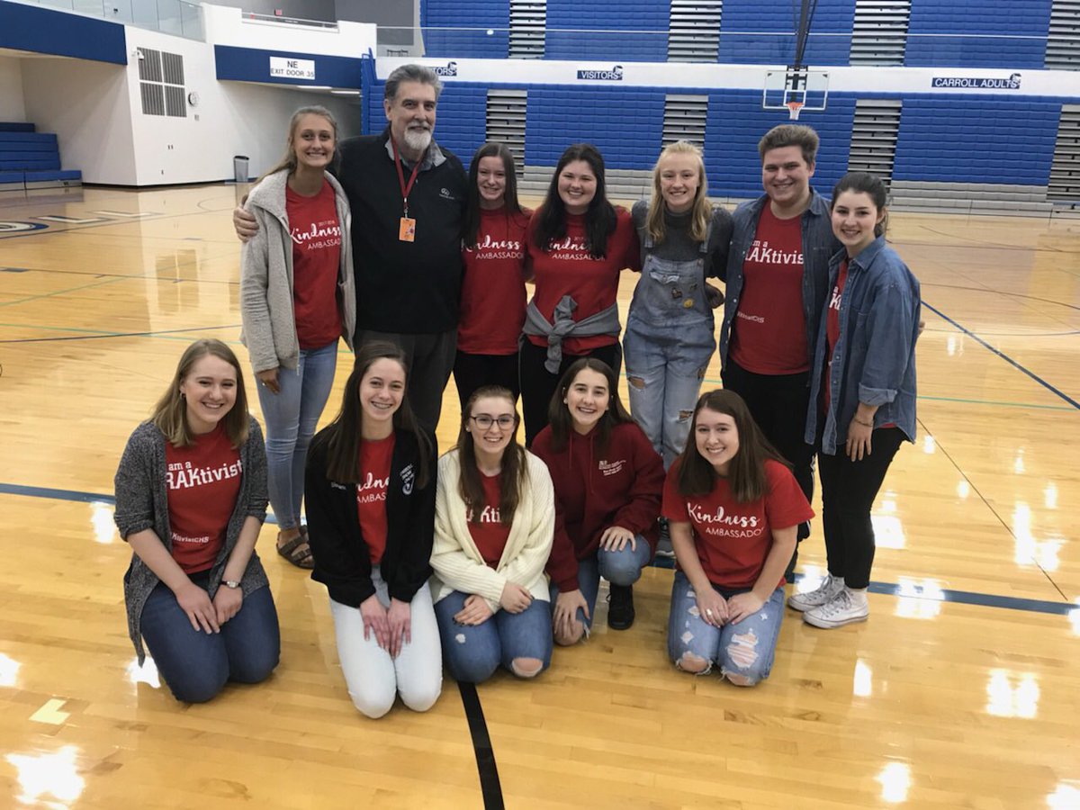 RAKtivistCHS's tweet photo. We had a great time talking to Big Larry last Wednesday! His story is so inspiring, and shows how a little kindness can go a long way https://t.co/boX1HuhLfH