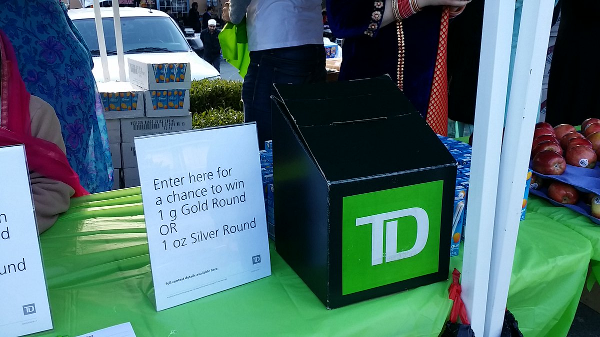 AmrinderBedwal's tweet photo. One TD team all ready to serve you at the Surrey Vaisakhi parade. Come visit us for some Apples, Mango Juice, and a chance to win a Gold or Silver Round. @GurjivChahil_TD @TonyGill_TD @RajGill91 @CSirovyak_TD #proudTD #pacgives https://t.co/oZ9AlZGpVZ