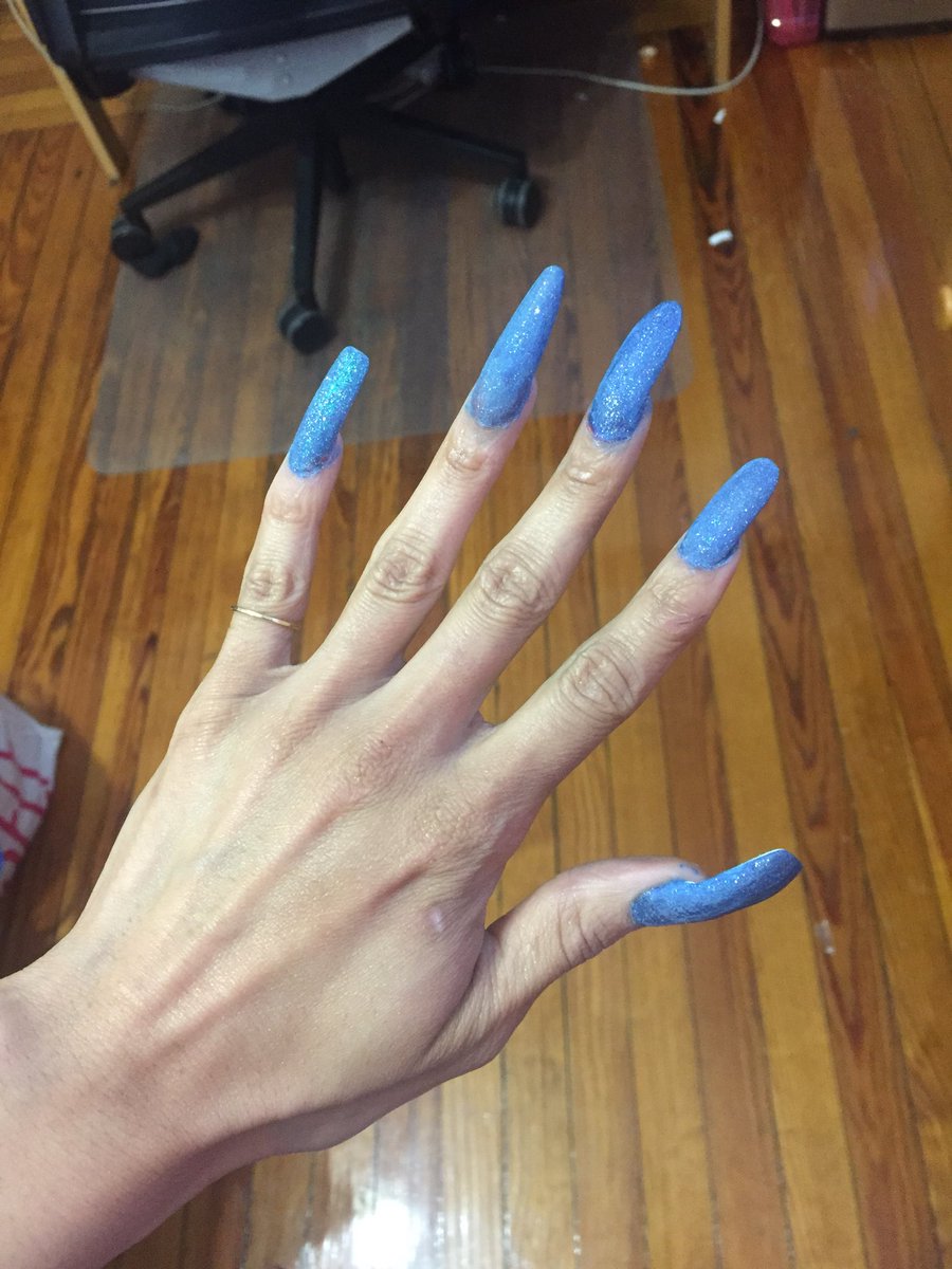 akiraadel's tweet photo. Full set acrylics by me 🤩 I mixed blue @Maybelline eyeshadow and @DeanModah glitter palate https://t.co/U2TS2e2bOU
