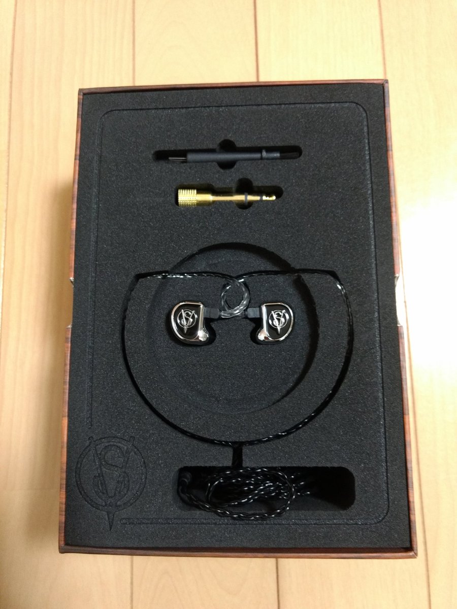aomi_usuda's tweet photo. CTM VS-2 
上から下までよく出ている。解像度も良く、曲によっては音場も広く思います😊強いて言うなら中低域よりかな。ウォーム系と言われる、このどの音もスっと出る感じは私は好きかな😊ボーカルも楽器も綺麗に出ている。装着感も良い。手持ちのZS6が暴力的に聞こえる笑
#CTM https://t.co/PJK0lpWKq0
