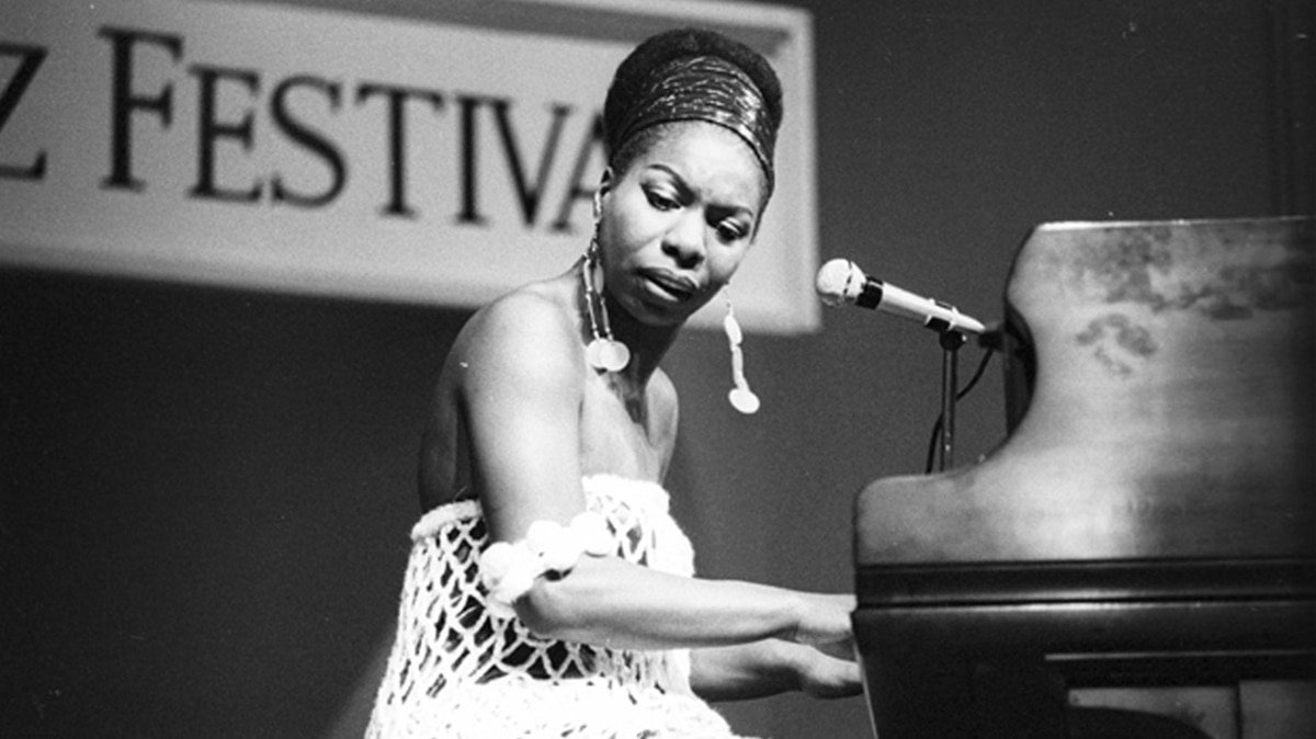 infobaecultura's tweet photo. 15 años sin Nina Simone, la mujer que rompió las barreras raciales con su música https://t.co/e7Ml7Ud9Jd https://t.co/yJsJWbrtdr
