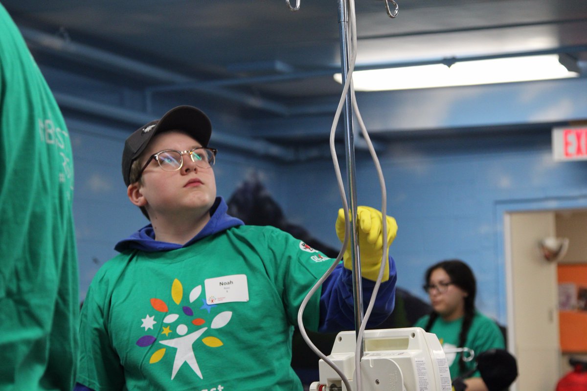 Mmadeja12's tweet photo. Check out what #ComcastCaresDay volunteers are up to at @MarklundCharity Little Angels this morning! @comcast @ComcastNBCUCI @nbcchicago https://t.co/dQfSM820Or
