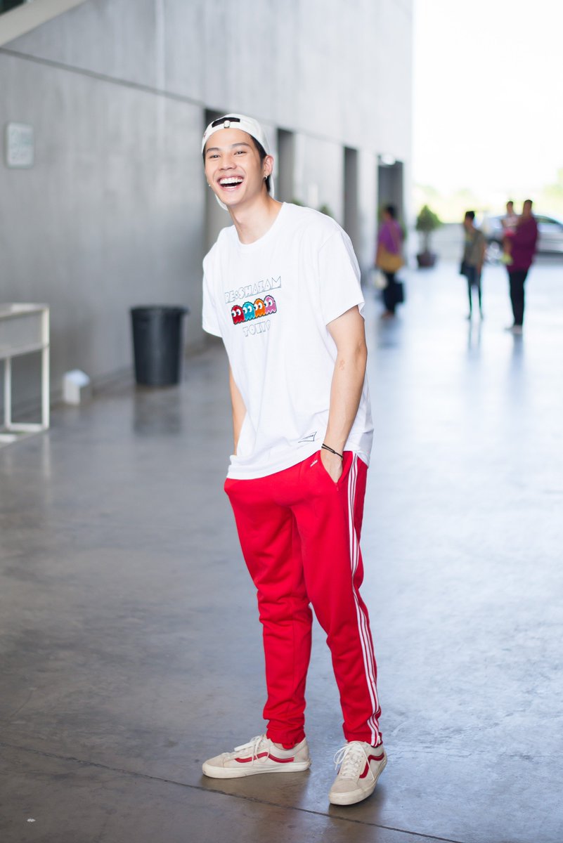 Chill Chill

<a href="/bank_thiti/">Thiti Mahayotaruk</a> #bank_thiti <a href="/thitifanclub/">THITIFANCLUB</a> #nadaoartist