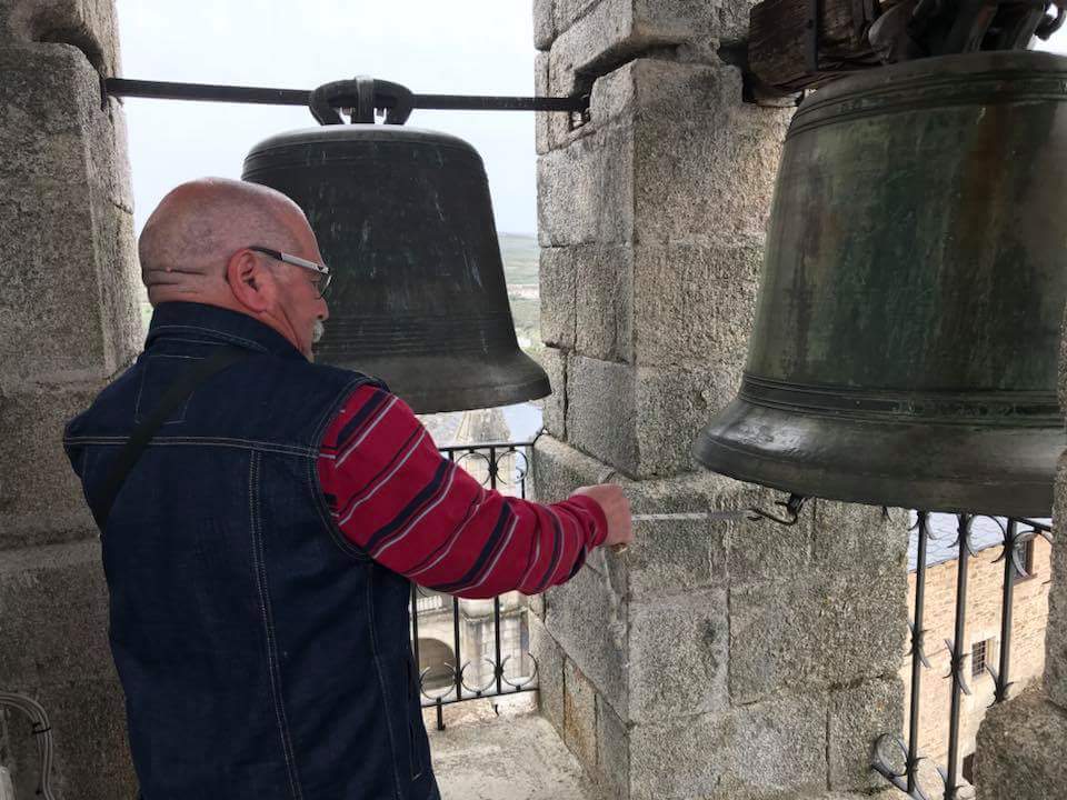 PueblaVilla's tweet photo. Toque de campanas en Puebla de Sanabria: Gracias a la Asociación Cultural de Campaneros Zamoranos y los Campaneros Sanabreses.
@PueblaVilla @LosPueblosmbe #repicando #comunicación #patrimonioculturalinmaterialdelahumanidad #UNESCO https://t.co/3Lugl11cYA