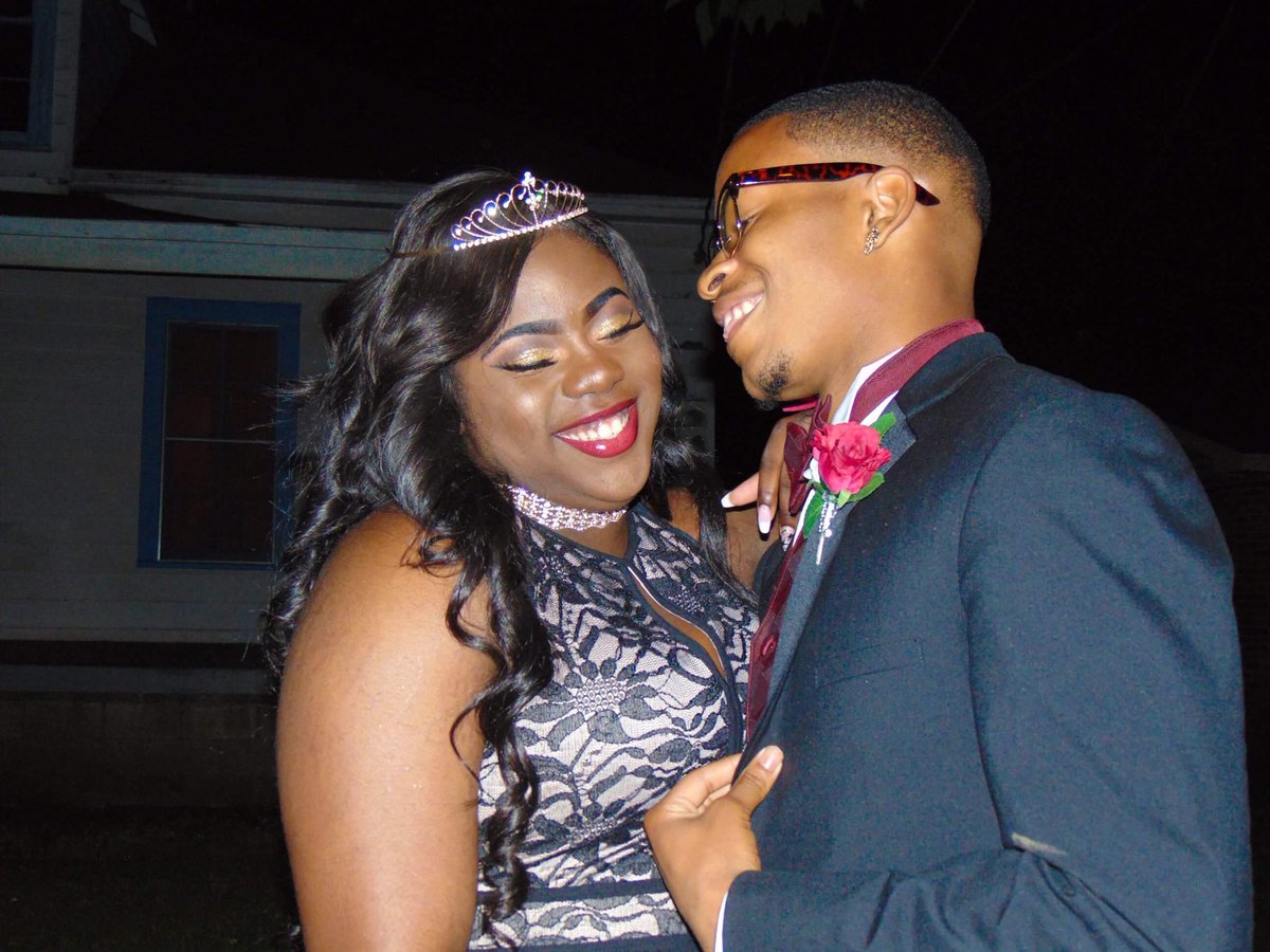 ArtCee96's tweet photo. About last night. My cousin high school prom. More pictures coming tomorrow #PromPhotoshoot #DripSeason #Prom2K18 #HolLeeWood 🔥🔥
📸 by Me💎 https://t.co/XppWc6y1sX