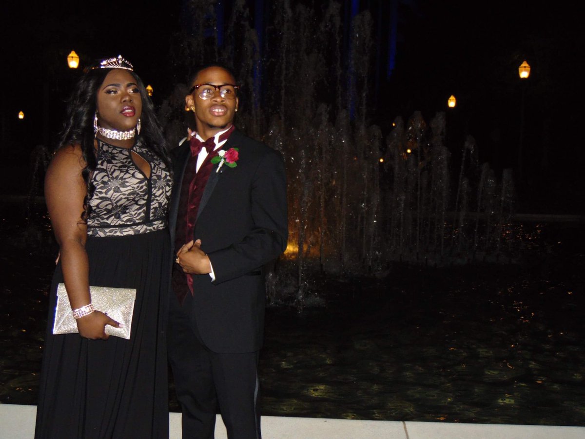 ArtCee96's tweet photo. About last night. My cousin high school prom. More pictures coming tomorrow #PromPhotoshoot #DripSeason #Prom2K18 #HolLeeWood 🔥🔥
📸 by Me💎 https://t.co/XppWc6y1sX