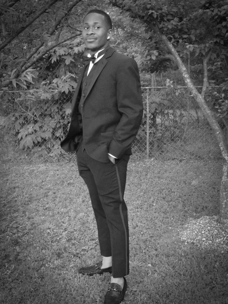 ArtCee96's tweet photo. About last night. My cousin high school prom. More pictures coming tomorrow #PromPhotoshoot #DripSeason #Prom2K18 #HolLeeWood 🔥🔥
📸 by Me💎 https://t.co/XppWc6y1sX