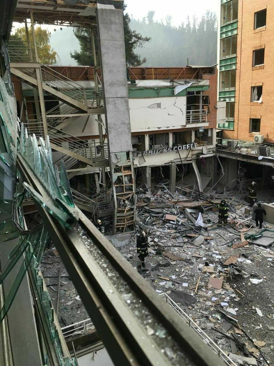 biobio's tweet photo. Las imágenes más impactantes que dejó la explosión en Sanatorio Alemán de Concepción https://t.co/yi4hZjWt6g https://t.co/2EakPHCaBy