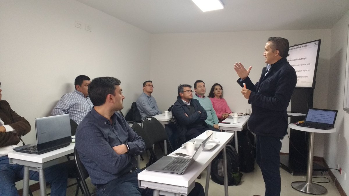 ajlopezv's tweet photo. Con Ricardo Granados en el Foro "Cómo se formula hoy la estrategia" para #ComunidadCowin hablamos de #ModelosdeFormulacionEstrategica y #PensadoresEstrategicos .

#desarrollandotuempresa #consultoriaempresarial #gestionestrategica #formacion #coachingdenegocios #MeGustaAyudar https://t.co/UntxYkegxk