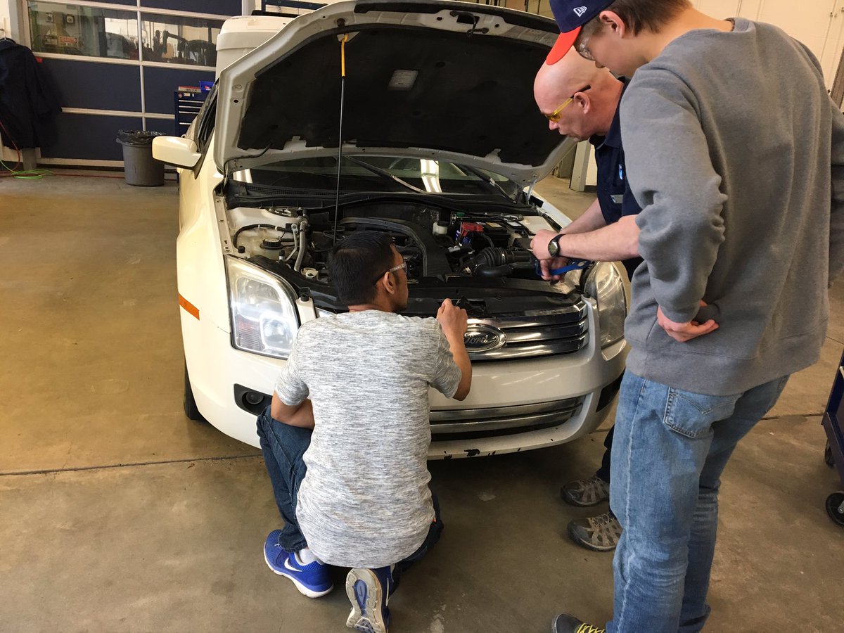nicoleblomme's tweet photo. Prospective students are trying out some hands-on activities and learning about our Auto Body program during their first session of @NAITtrades Program Preview. #NAITPreviews https://t.co/FlLQBkv9qB