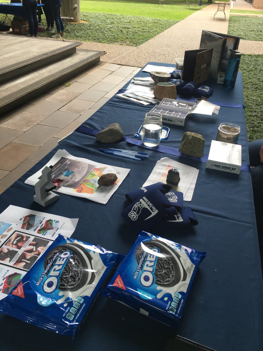 SriparnaSaha_20's tweet photo. Saturdays be like, first outreach as a part of the #voicesforscience #Reach for the stars #stem #festival for #highschool #girls2018. Lets talk some cool geology stuff #platetectonicsoreos #fossilhunt #knowtheearth @AGU_SciComm #houston https://t.co/8qzqs5sPC4
