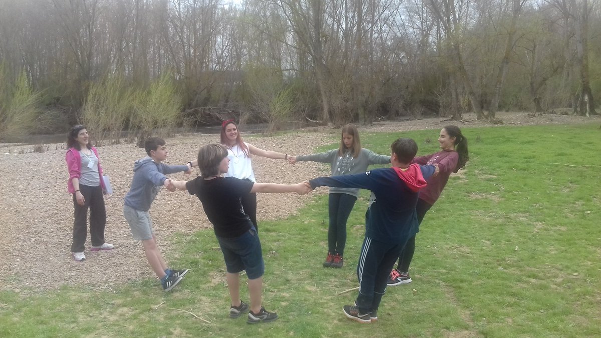 alestecj's tweet photo. Continuamos con la marcha campestre #OperacionTriunfo y con las pruebas para conseguir nuestra acreditación. Somos más de 80 participantes de las parroquias de zona este de #VLL #interparroquial #minicampamento #Astudillo2018 @SalesianosSSM @federboscocyl https://t.co/ihgKlTHN9M
