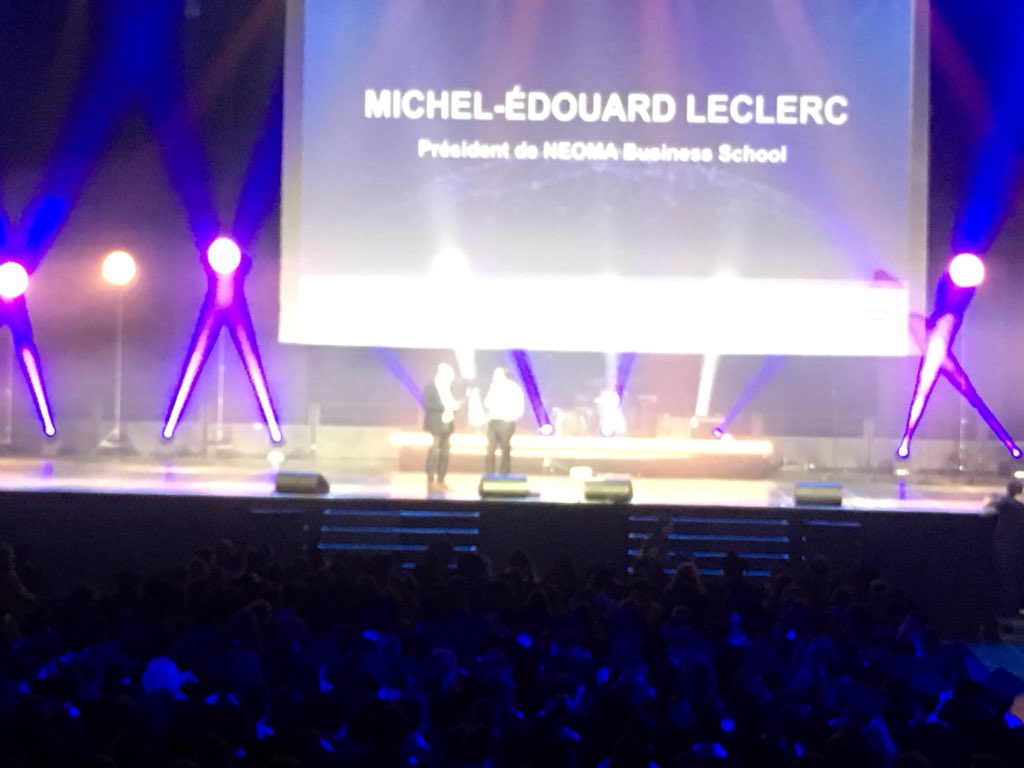 steph_everaert's tweet photo. #RDDNEOMABS, la cérémonie est officiellement ouverte avec Michel-Edouard LECLERC, Président de @NEOMAbs, très chaleureusement accueilli par les diplômés ! https://t.co/62K7cb15ZA