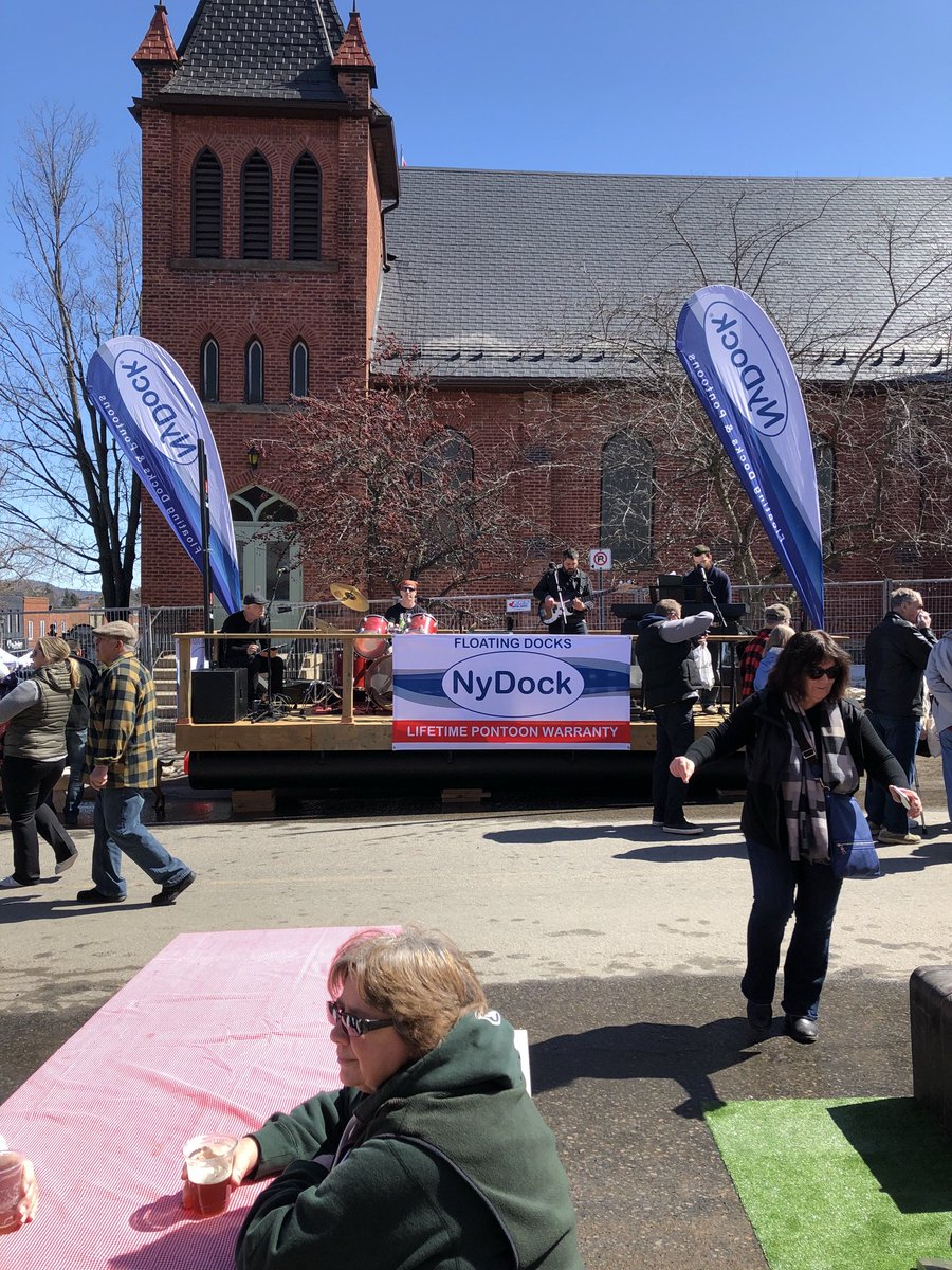 TonyclementCPC's tweet photo. Fantastic turnout in #HuntsvilleON for the Maple Fest. Come on out! #Muskoka https://t.co/rlghXLwUpA