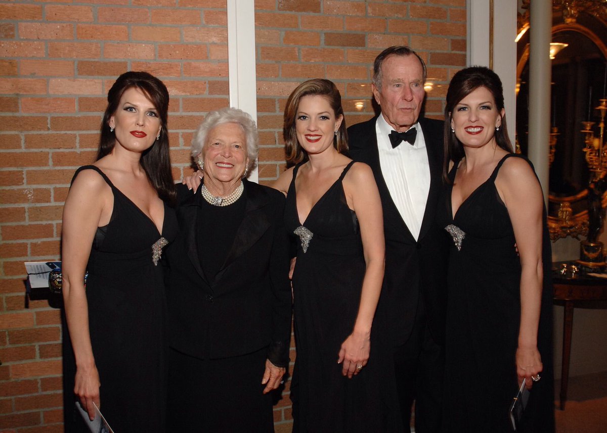 ChampionMolly's tweet photo. Barbara Bush will forever be in our hearts... We'll never forget such a special night celebrating this beautiful couple at the American Spirit Award. 🇺🇸🇺🇸🇺🇸 #BarbaraBush https://t.co/bgiX4OvXID