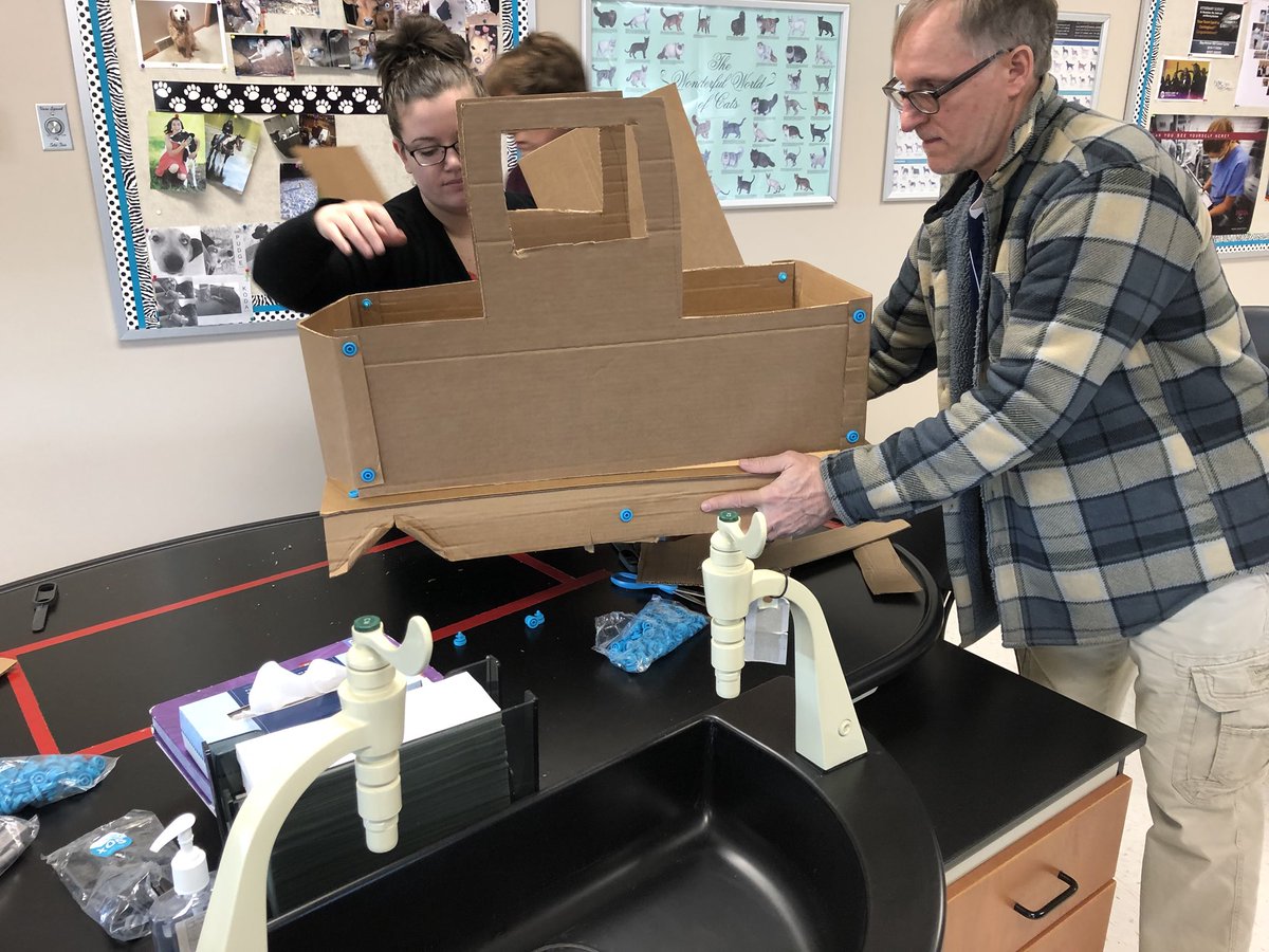 MrMarkLyons's tweet photo. Cardboard challenge accepted by these awesome educators! @BAISD @kevinhoneycutt #glbtech2018 https://t.co/GpKBYLZX4p
