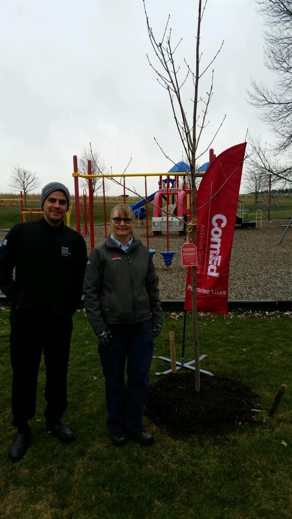 TweetFTStreet's tweet image. Tree steps to conservation.  Step 1: Plant a tree.  Happy Earth Day from  @ComEd!! #TweetFromTheStreet #VillageofDavisEarthDay #EarthDay2018
