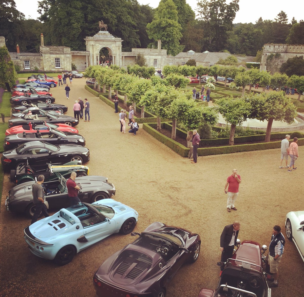 WiltonConcours's tweet photo. Final reminder about tomorrow’s #wiltonwakeup  •Iconic Performance Cars• 8am Wilton House, Salisbury. Please bring a £5 donation for the @starsappeal if you are feeling generous! https://t.co/yiA3kIRQWP