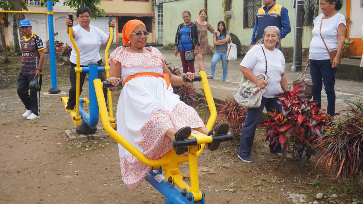 VictorMQuirola's tweet photo. La salud de nuestros ciudadanos es nuestra prioridad. Inauguramos gimnasio al aire libre en Los Rosales 3ra. Etapa, barrio 24 de Diciembre. #chilachito https://t.co/IXQkPV6YE7