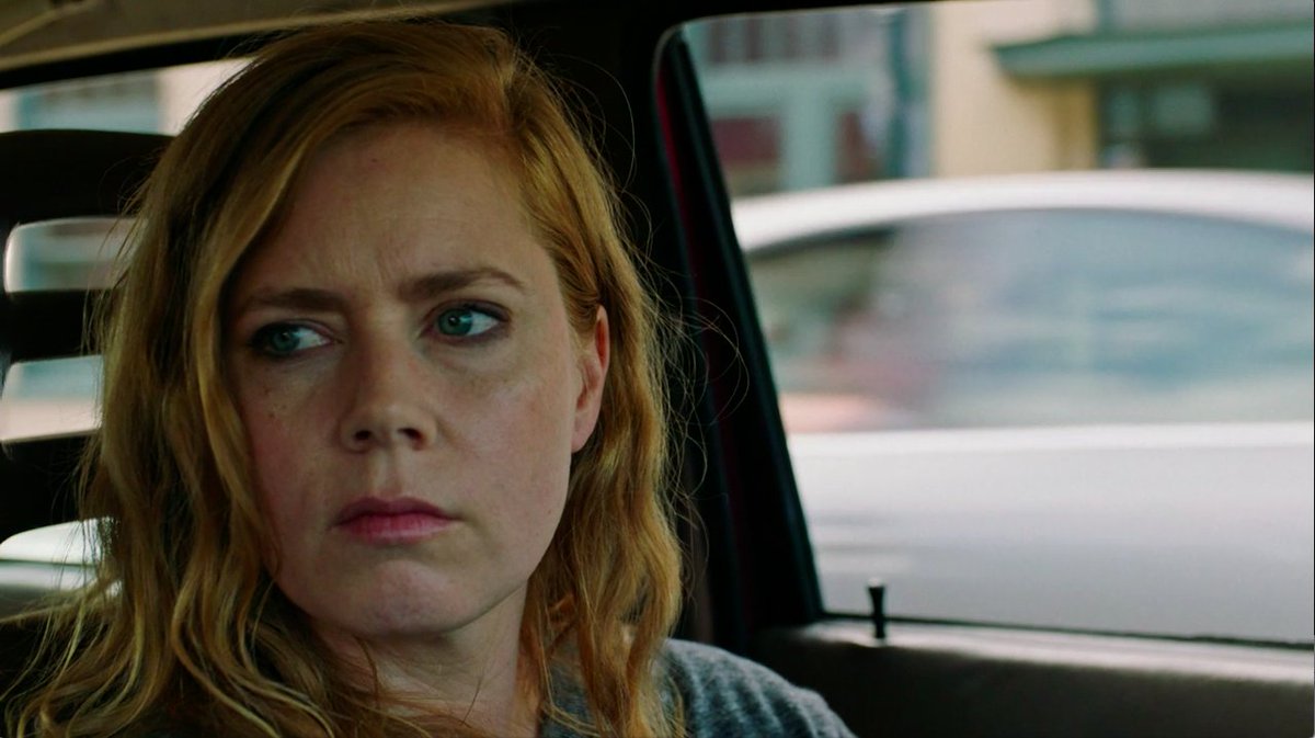 몸을 긋는 소녀(Sharp Objects) 에이미 아담스 주연, 길리언 플린의 소설 원작 8부작 스릴러 드라마 주인공 카밀이 2명의 10대 소녀 살해사건을 취재하기...