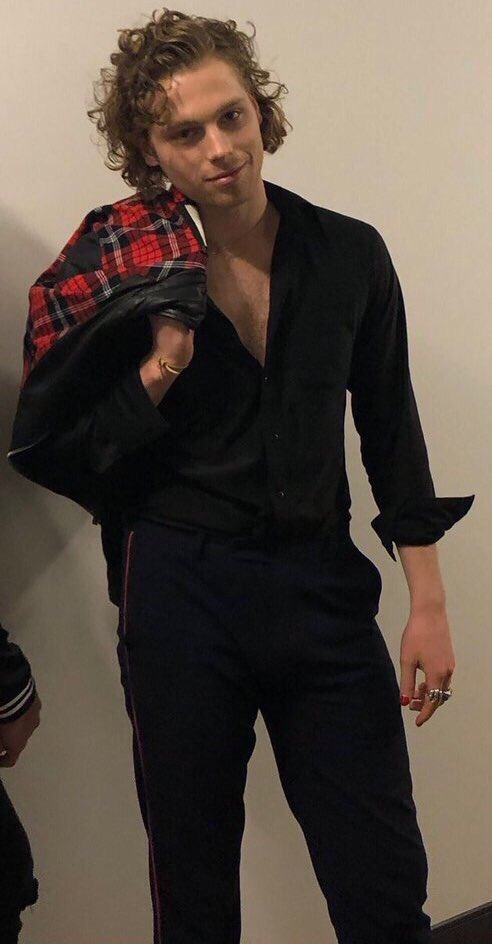 xcselfish's tweet photo. I’m so thankful for the existence of this picture https://t.co/3VmHABEtJ5