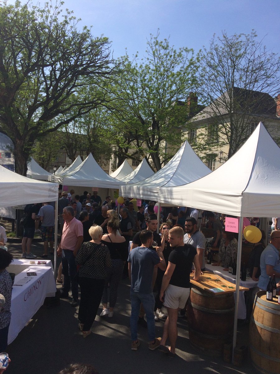 jerome_99's tweet photo. "Les vignerons dans la ville" in #Chinon ! https://t.co/uvYlcjdLJj