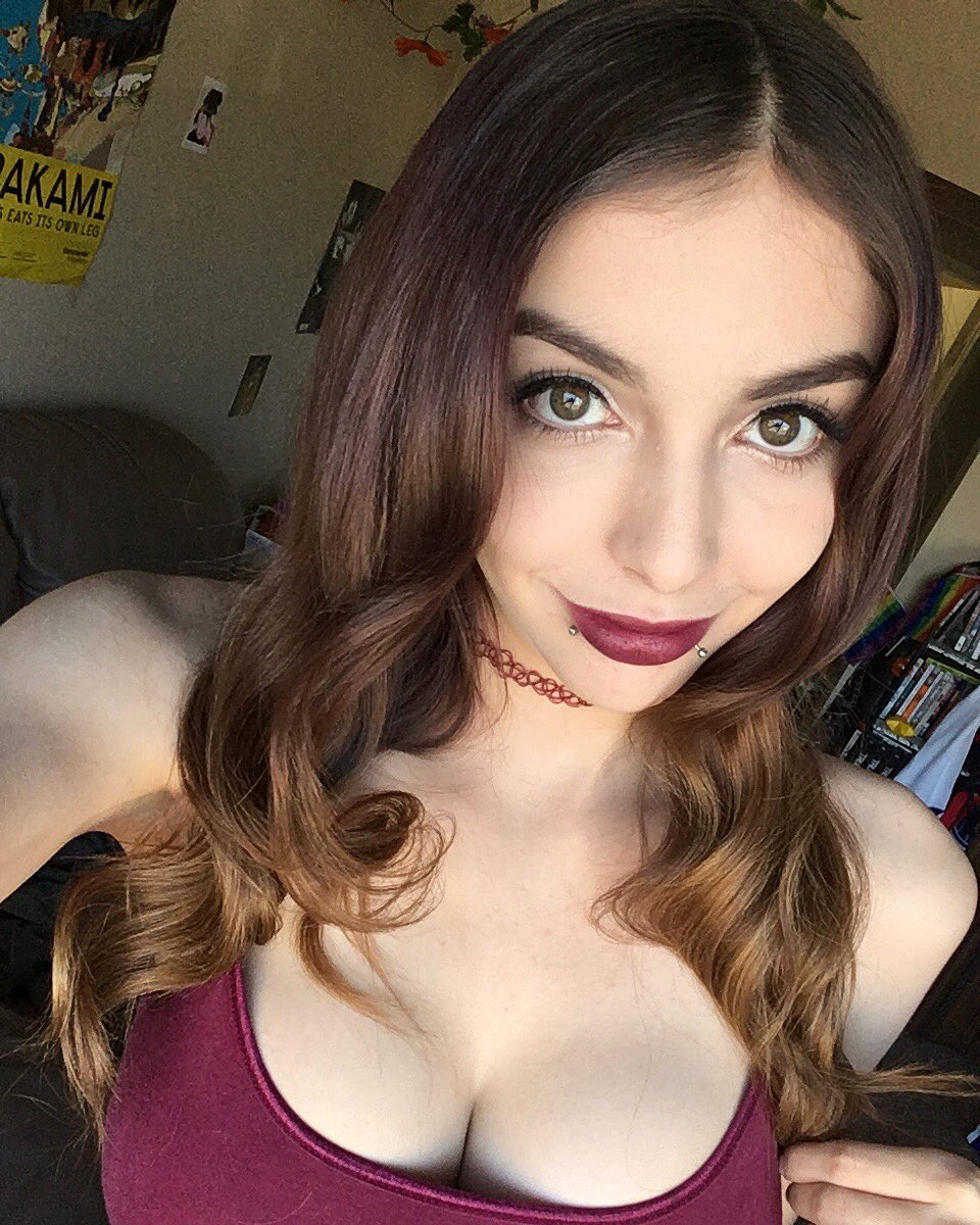 Chloe Night on X: Let's make today better than yesterday. I'll be spending  some time taking nude photos, retweet to be sent 2 of them @ 10:00 PM  mountain time tonight. t.coXc9HQCyzWt 