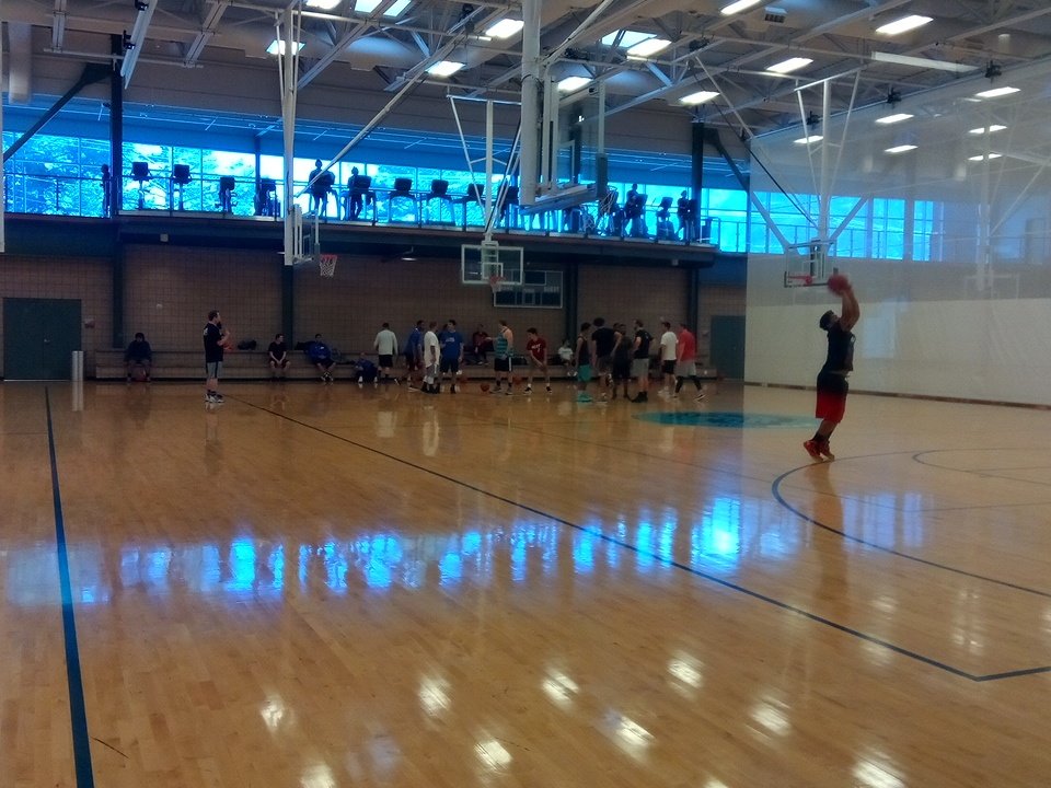 casipurobaske's tweet image. Everybody thinks they can play haha!!    #RecBall