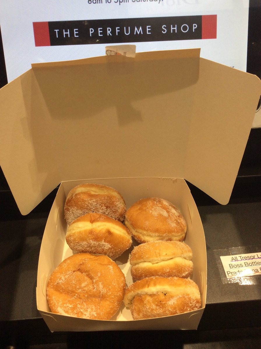 TPSHarlow286's tweet photo. When a customer gets you doughnuts!!! 🍩 😍 @kat_warden @TheHarveyCentre @TPSPeople https://t.co/kTv53aXBwM