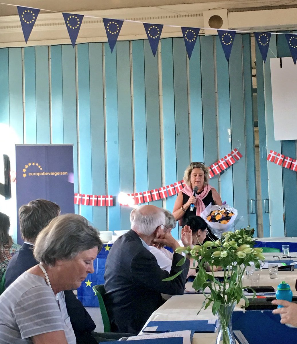 EmilDrevsfeldt's tweet photo. .@BosseStine netop genvalgt som formand for @EuropaBev. @lytken og @JensBoeA er genvalgt som næstformænd 🇪🇺🙌 Det bliver rigtig godt - igen i 2018! #dkpol #eudk #eubev #eblm18 https://t.co/s06NVRHTMj
