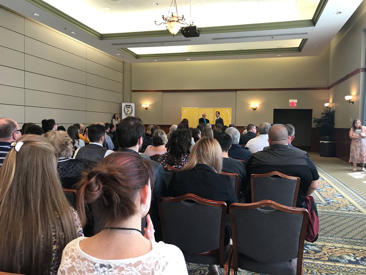 Congratulations to all the award recipients at the #CCCA showcase! 🦉