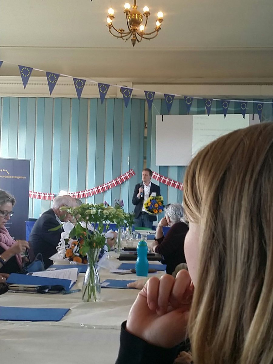 ChrWilche's tweet photo. Tillykke @lytken med genvalget som næstformand @EuropaBev.

#eblm18 #dkpol #eudk #dkmedier https://t.co/XdLCW0OXFE