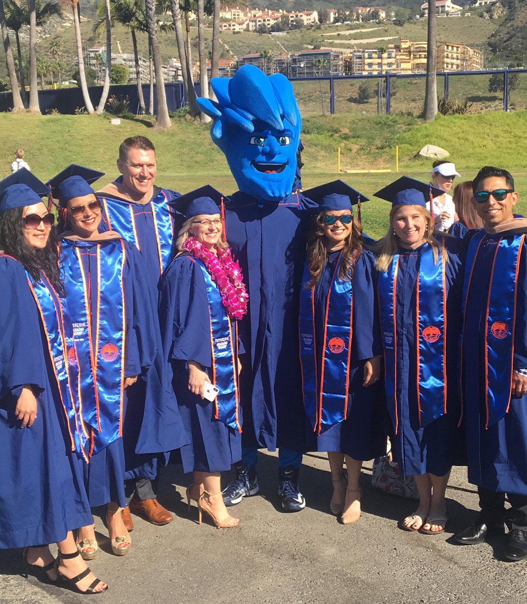 GraziadioSchool's tweet image. Our Spring 2018 graduating class getting ready for commencement with @Willie_the_Wave. Don't forget to use #PeppGrad18 to share your commencement pictures with us!
