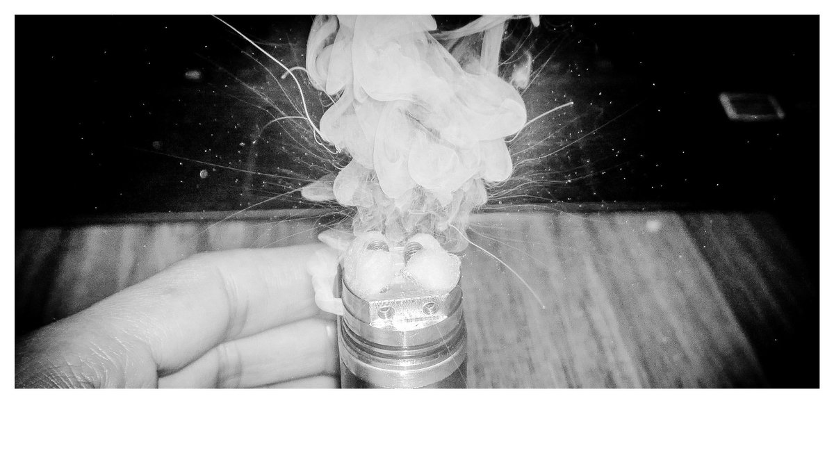 fourbillionthonehundredfirst (@vapeangles) on Twitter photo 