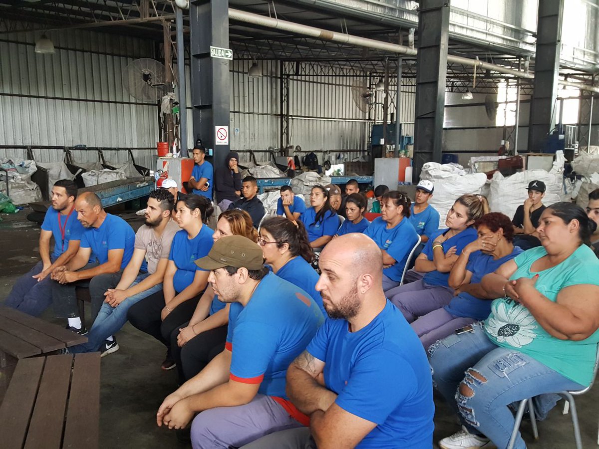 CoopCreando's tweet photo. Asamblea Anual Ordinaria de nuestra entidad. Todos los asociados interiorizandose sobre la gestion 2017 y pensando en seguir creciendo en 2018. 

Vos Separas, Nosotros Reciclamos!!! https://t.co/uRO6PXgpgY