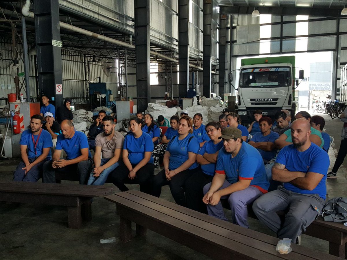 CoopCreando's tweet photo. Asamblea Anual Ordinaria de nuestra entidad. Todos los asociados interiorizandose sobre la gestion 2017 y pensando en seguir creciendo en 2018. 

Vos Separas, Nosotros Reciclamos!!! https://t.co/uRO6PXgpgY
